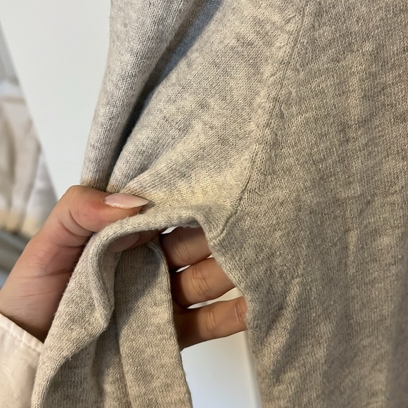 Old navy gray sweater size large - Picture 3 of 4
